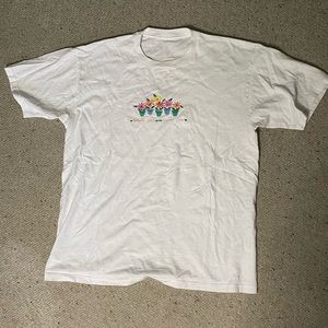 Cute white t-shirt with flowers embroidered.